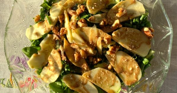 Cevizli Yaz Salatası