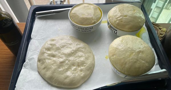 italyan-usulu-ev-yapimi-pizza-asama1