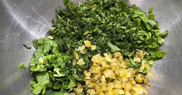 yogurtlu-roka-salatasi-asama2
