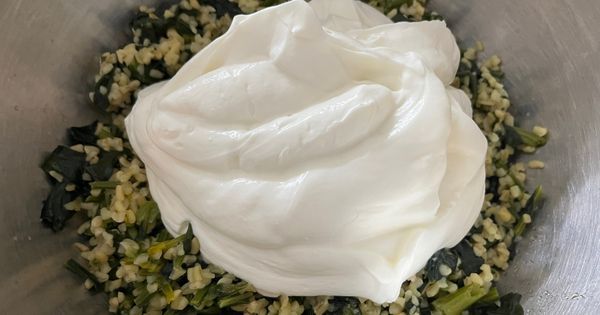 bulgurlu-ispanak-borani-asama5