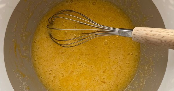 havuclu-cevizli-labne-soslu-kek-asama1