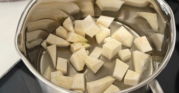 tavuklu-kereviz-corbasi-asama1