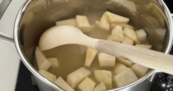 tavuklu-kereviz-corbasi-asama2