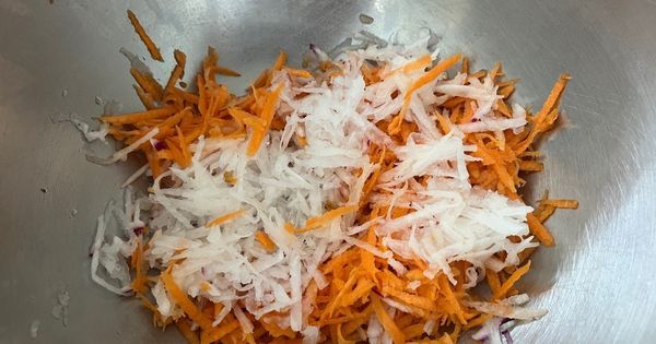 yogurtlu-turp-salatasi-asama1