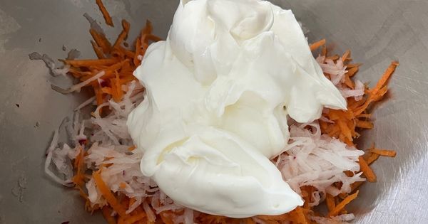 yogurtlu-turp-salatasi-asama2