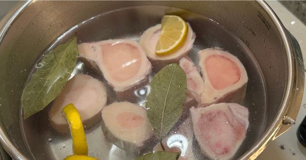 ilikli-kemik-suyu-corbasi-asama1