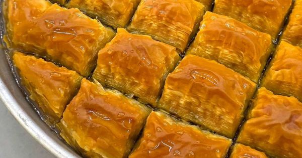 Kat Kat Çıtırlık: Bol Antep Fıstıklı Baklava