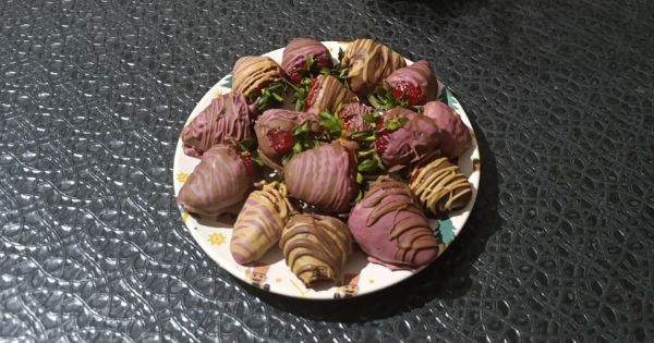 Eliz'in Tarifi: Çikolata Kaplamalı Çilek