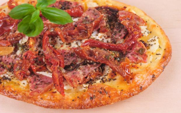 domatesli-keci-peynirli-pide