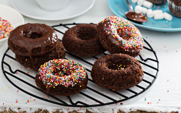 Ev Yapımı Çikolatalı Donut Tarifi