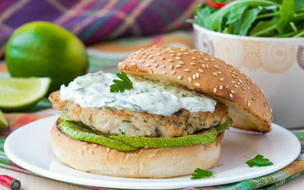 Izgara Kabaklı, Yoğurt Soslu Tavuk Burger Tarifi