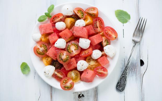 Karpuzlu Domates Salatası