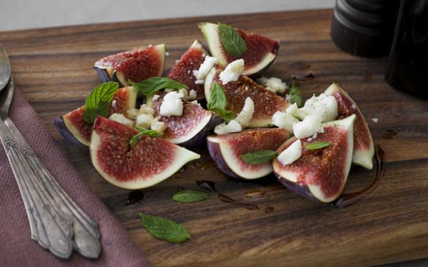 Keçi Peynirli İncir Salatası Tarifi