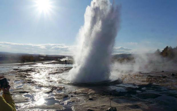İzlanda Geysir Sıcak Su Fışkırması