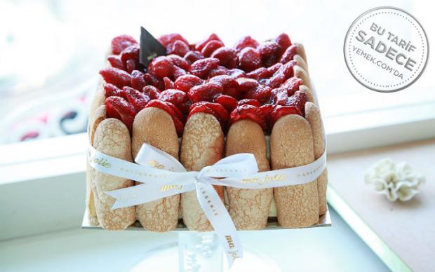 yemek.com/ Fotoğraf: Müjde Çapraz/ Çilekli Charlotte Pasta Tarifi