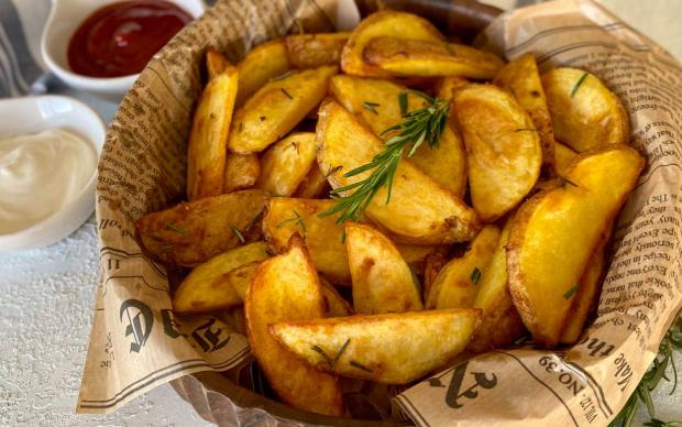 Biberiyeli Sarımsaklı Fırın Patates Tarifi