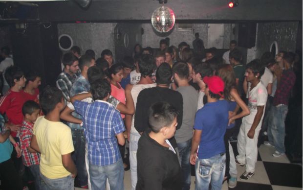 sanzelize-kafe-kapandi