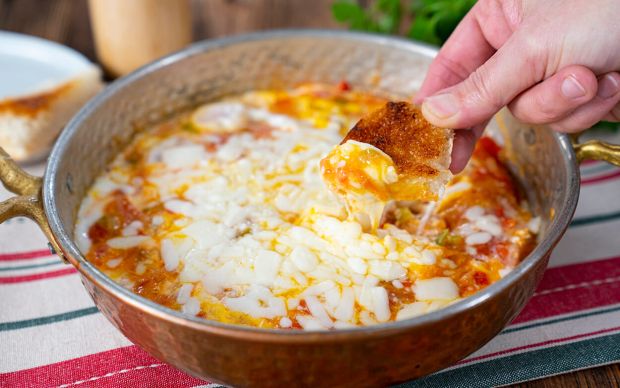Kaşarlı Menemen Tarifi