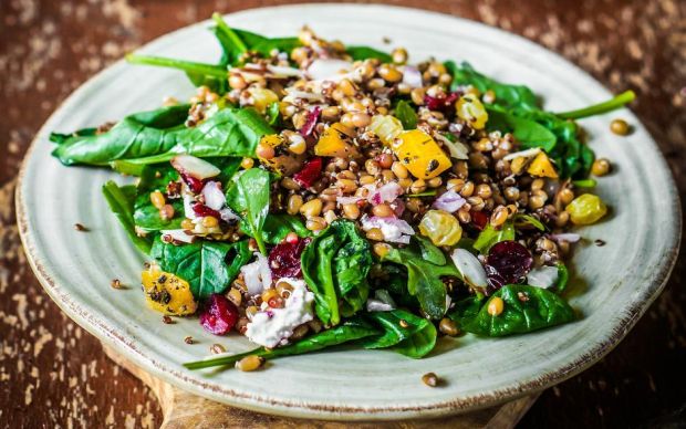 Mercimekli Ispanak Salatası Tarifi