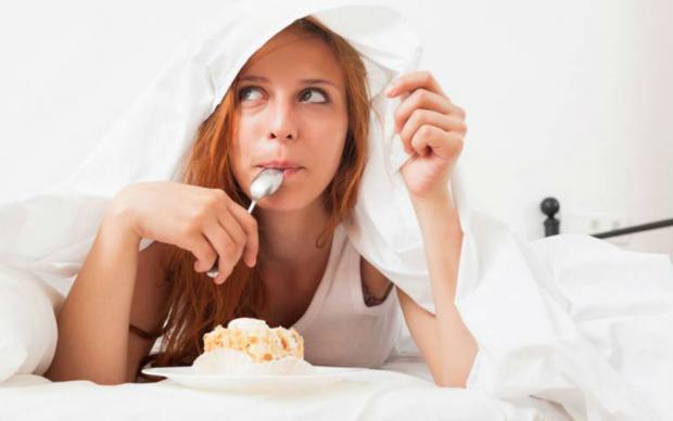 eating-in-bed
