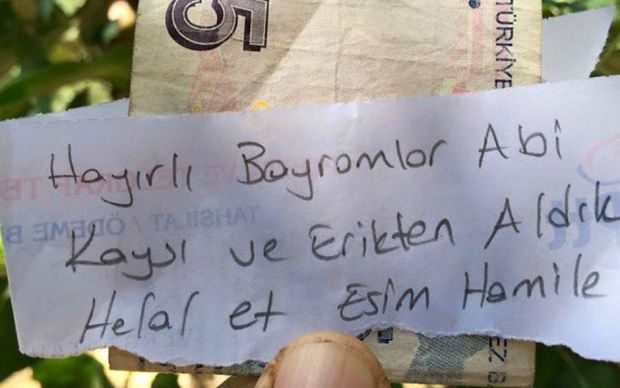 meyve-alip-agaca-para-birakan-guzel-insan
