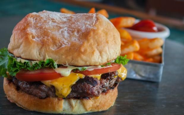 Sucuk Köfteli Burger Tarifi