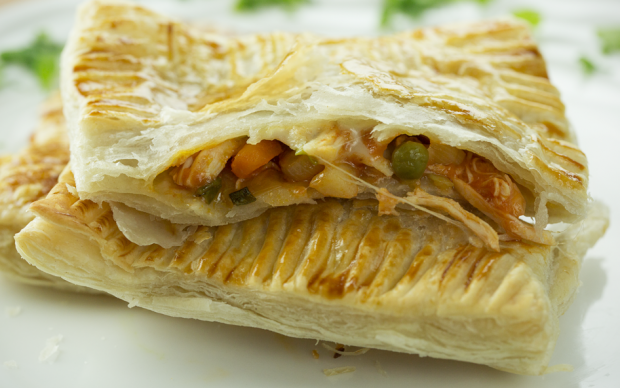 Tavuklu Garnitürlü Börek Tarifi