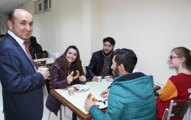 finallere-calisanlara-yemek-bedava-2-one-cikan