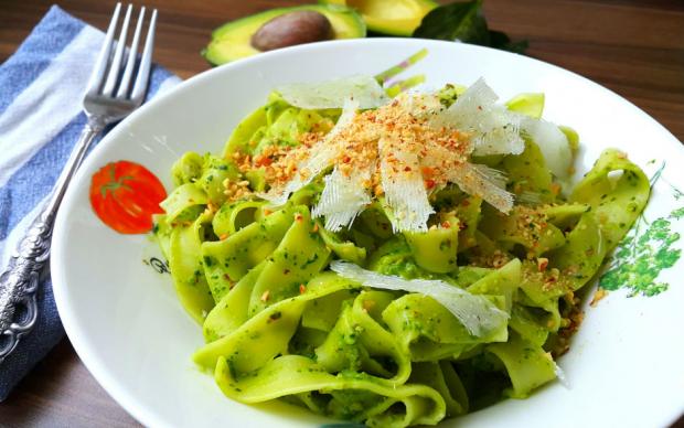 Avokadolu ve Ispanaklı  Fettucini Tarifi