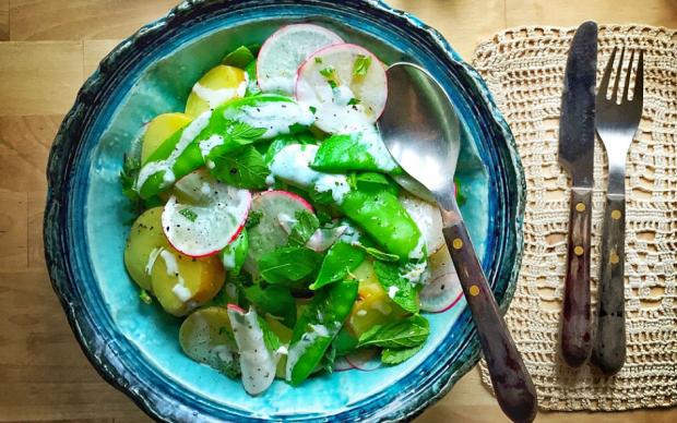 Sultani Bezelyeli Patates Salatası Tarifi
