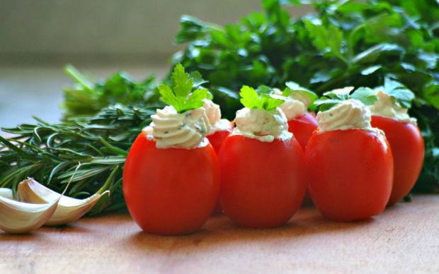 Labne Peyniri Dolgulu Domates Tarifi