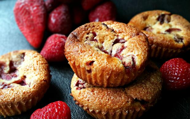 Yoğurtlu ve Çilekli Muffin Tarifi
