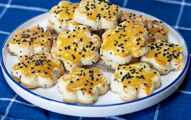 Çörek Otlu Çiçek Kurabiye Tarifi