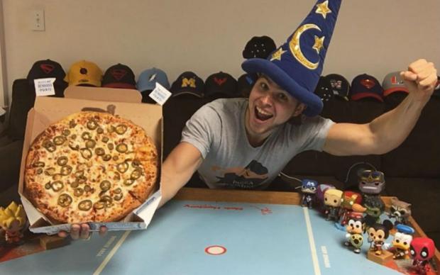 pizza-yiyerek-kilo-veren-adam
