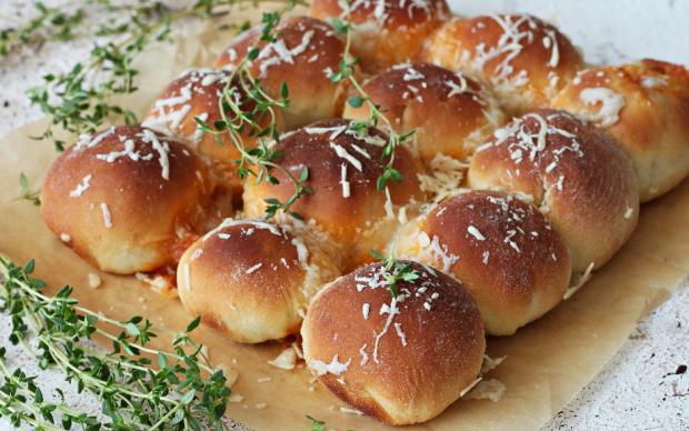 Taze Kekikli Peynirli Çörek Tarifi