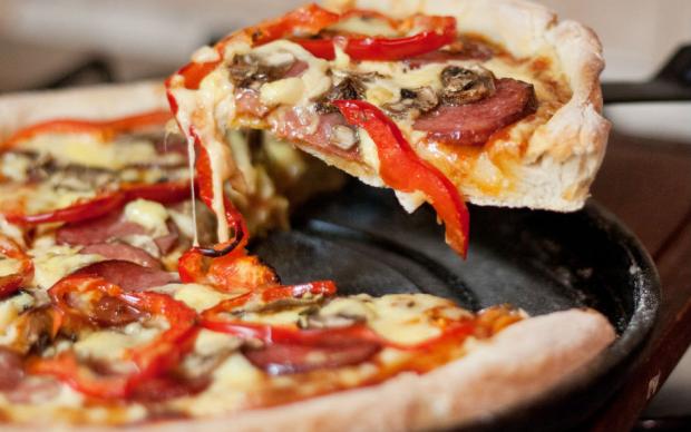 https://yemek.com/tarif/karisik-pizza-yapimi/ | Karışık Pizza Yapımı Tarifi