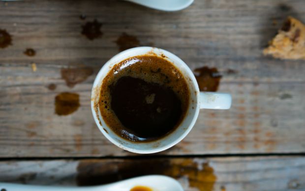 kahve-sayesinde-aldatildigini-ogrenen-kadin