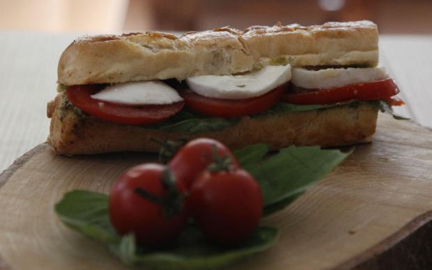 mozzarella-sandvic-tarifi