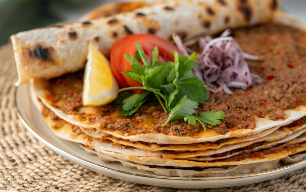 Kolay Lahmacun Tarifi