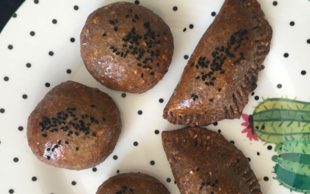 zeytin-ezmeli-ve-peynirli-pogaca-tarifi