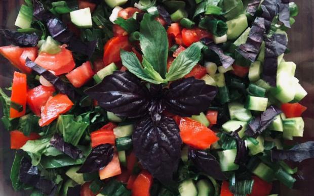 taze-reyhanli-salata-tarifi