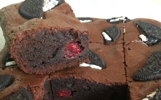 frambuazli-cikolatali-brownie-tarifi