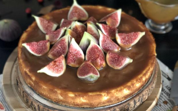 İncirli Karamel Soslu Cheesecake Tarifi
