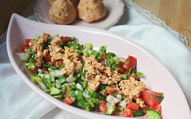 Sürk Peynirli Salata Tarifi
