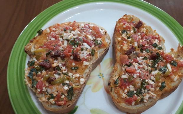 bayat-ekmek-pizzasi-tarifi