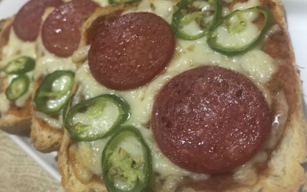 tost-ekmeginde-pizza-tarifi