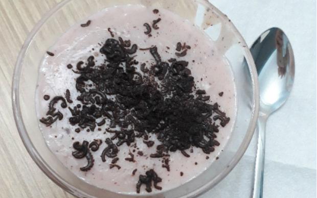 kuru-incirli-ve-cilekli-puding-tarifi