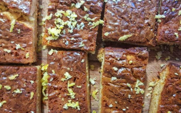 beyaz-cikolata-ve-limonlu-brownie
