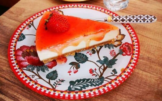 cilekli-pratik-cheesecake-tarifi