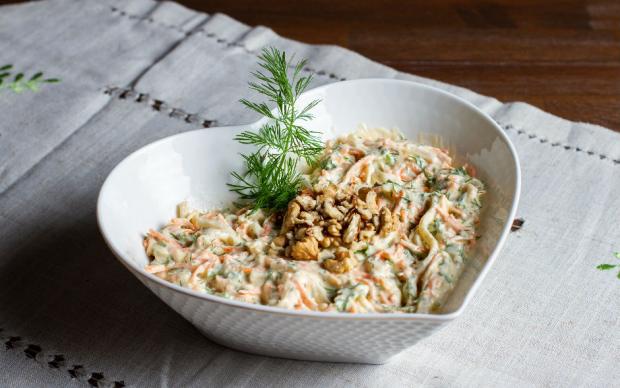 Erişteli Havuçlu Salata Tarifi